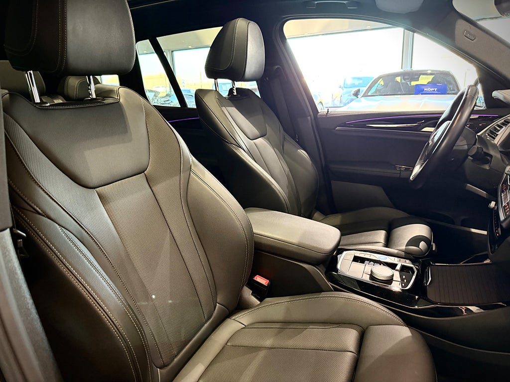 BMW iX3 M Sport Glastak Cockpit Läder Drag - bild 23