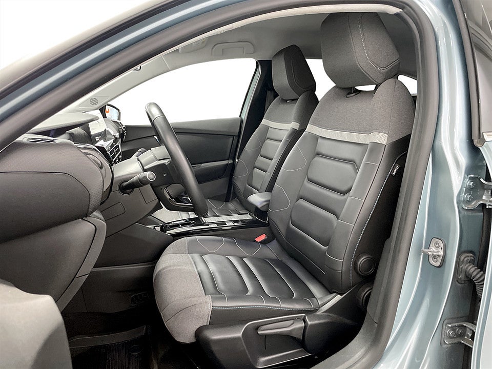 Bild på Citroën e-C4 Shine 50kWh 136hk Aut B-KAMERA CARPLAY