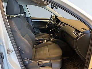 Skoda Octavia Kombi 1.8 TSI 4×4 Drag/P-sens/AdaptivFart/MoK-värm – bild 10