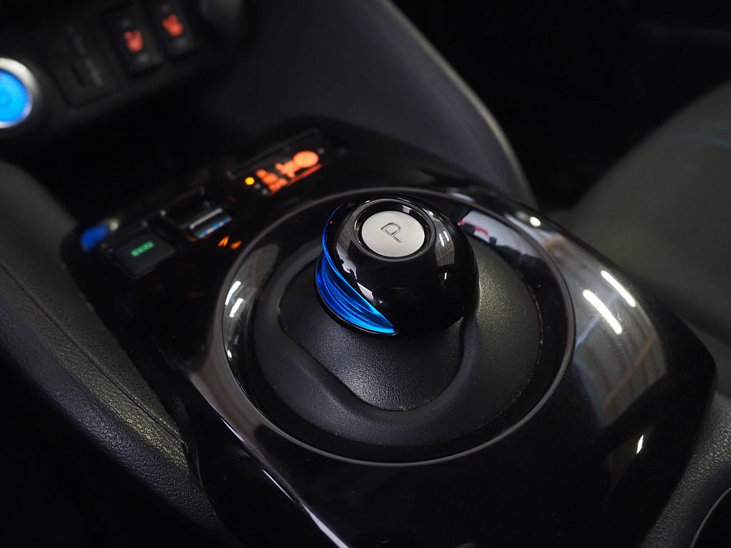 Nissan Leaf N-Connecta|40kWh|Värmepump|360 kamera