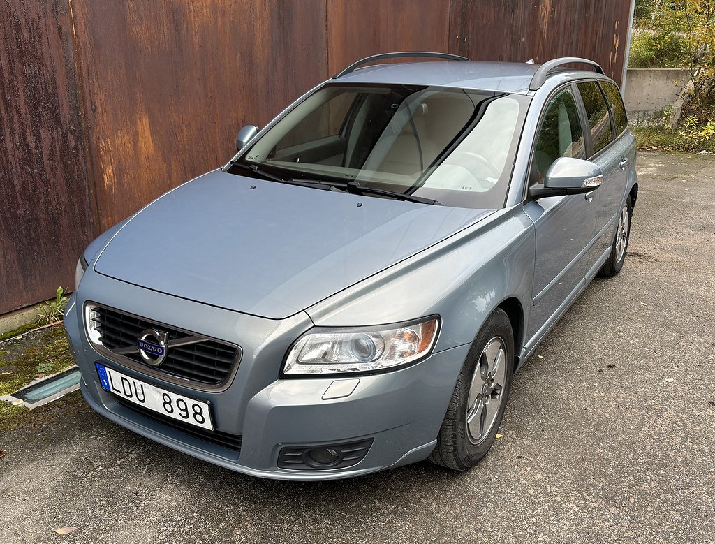 Volvo V50 D2 Momentum Nyservad Nybesiktad S&V Kamrem bytt 