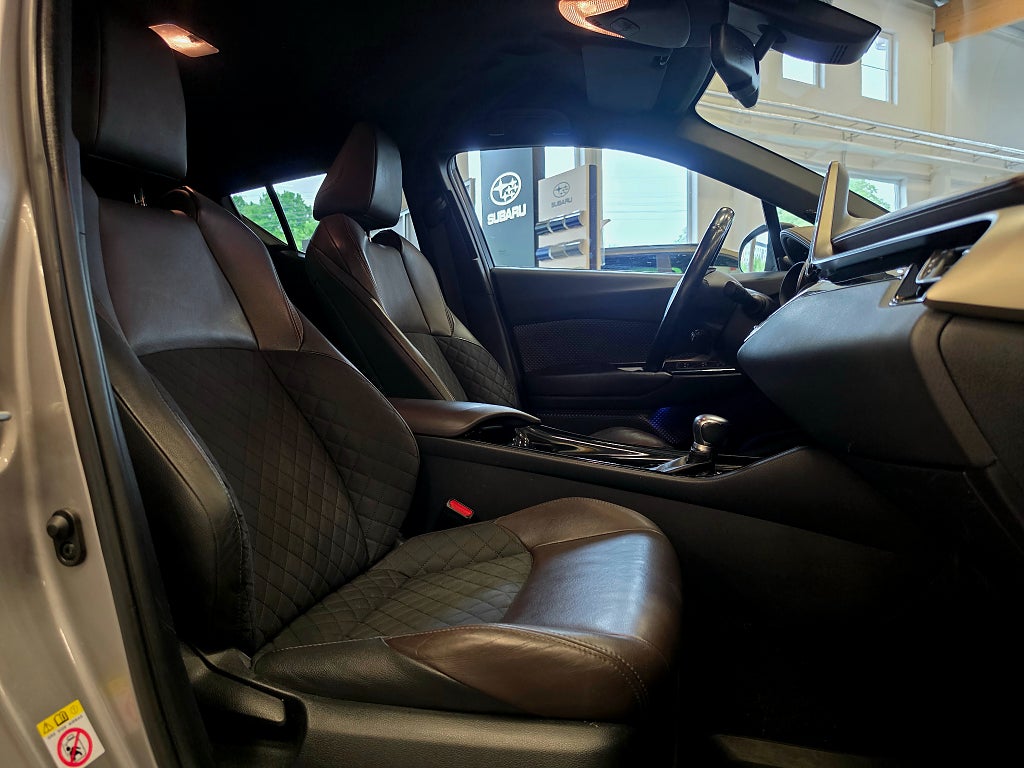 Toyota C-HR Hybrid CVT Executive 0kr insats, 1475kr-mån / B-kamera