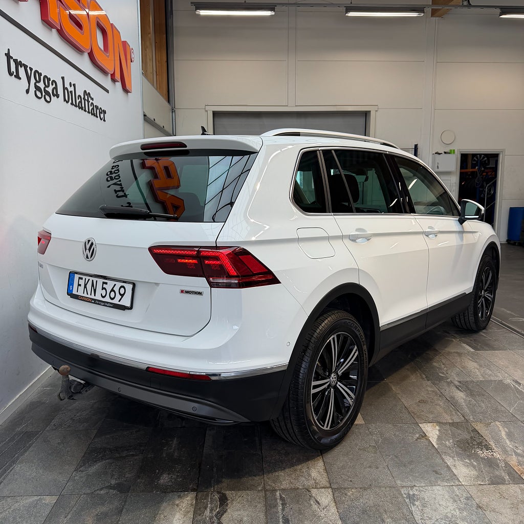Volkswagen Tiguan 2.0 TDI 4M GT Cockpit Carplay Backkamera Dag Värmare