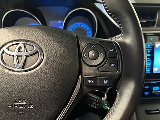 Toyota Auris 1.6 D-4D Active Mvärm Kamera Kamkedja S/V-hjul