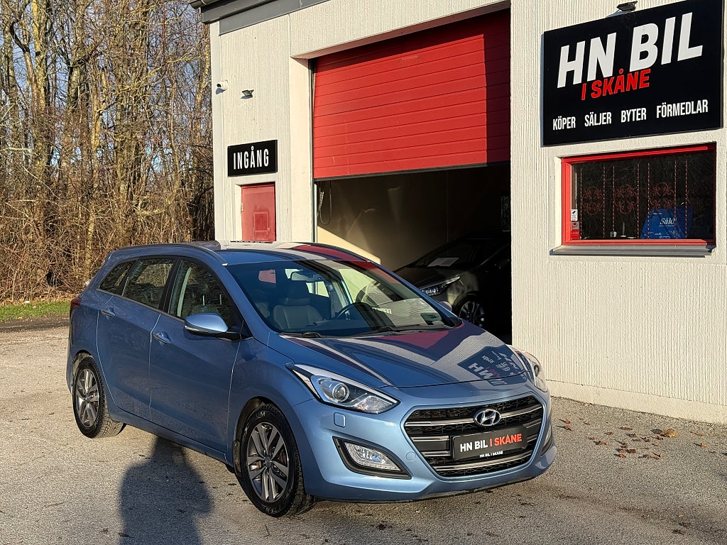 Hyundai i30 Kombi 1.6 CRDi Premium B-kamera l Navi l keyless lP-sensorer bak