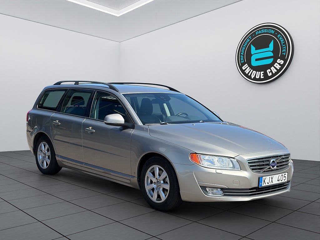 Volvo V70 D2 | Nyservad | Nybesiktad | Värmare | Drag | Välvårdad