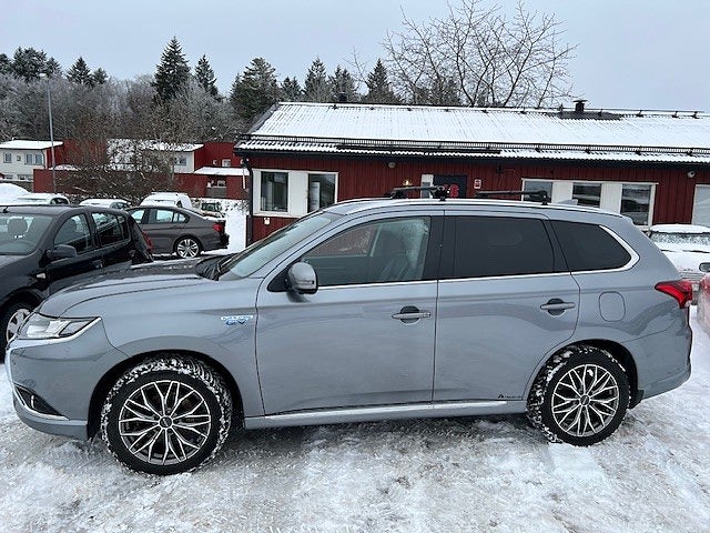 Mitsubishi Outlander PHEV Laddhybrid Business Drag V-Hjul Läder