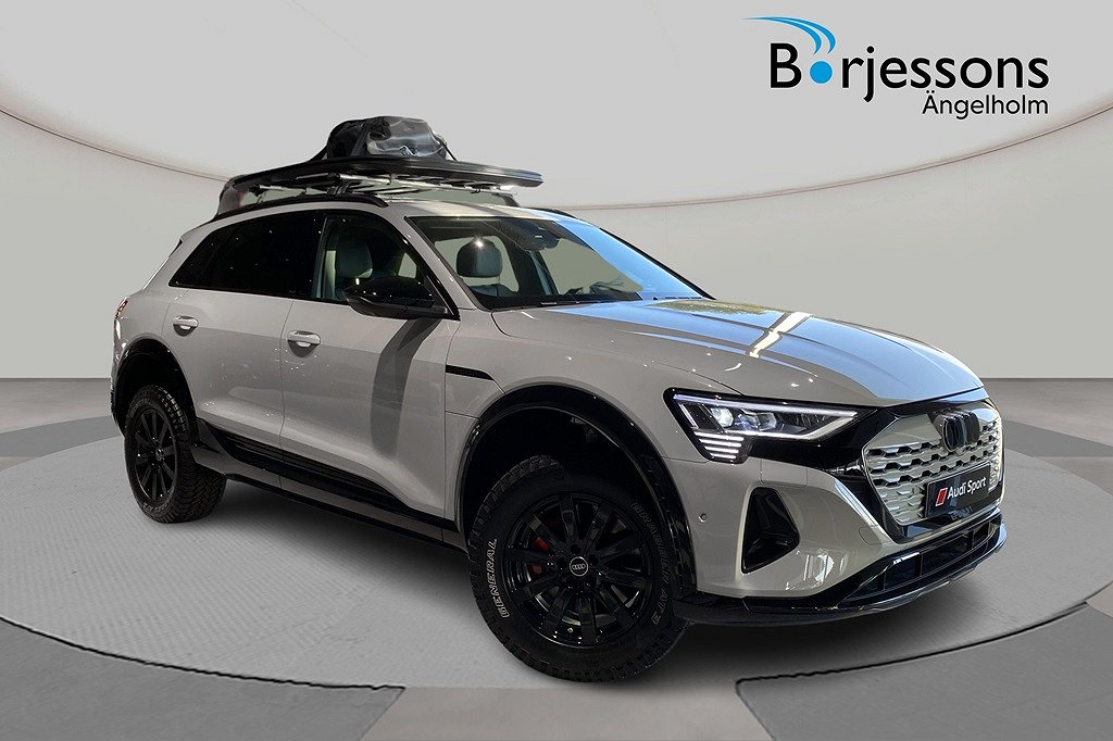 Audi Q8 55 e-tron quattro DAKAR EDITION