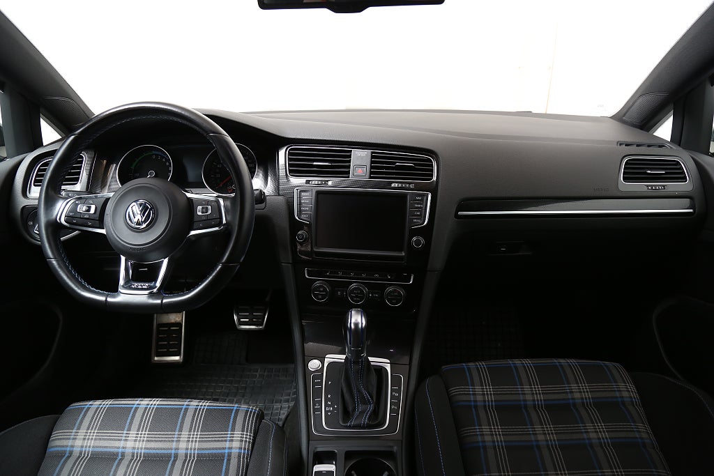 Volkswagen Golf GTE 1,4 TSI Plug-in 204hk DSG Kamera Värmare Dragkrok 2016