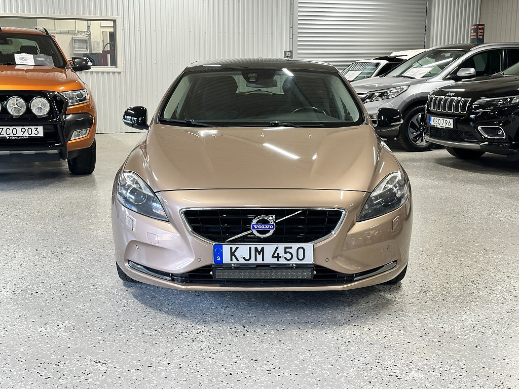 Volvo V40 D2 Euro 5 Nybesiktigad Panorama Välservad Dragkrok PAP