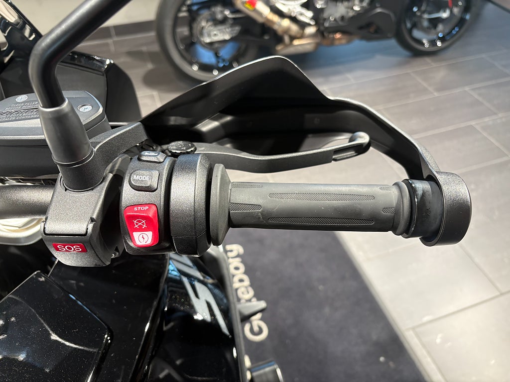 BMW S1000XR/3st väskor/Akrapovic/Chassisänkt