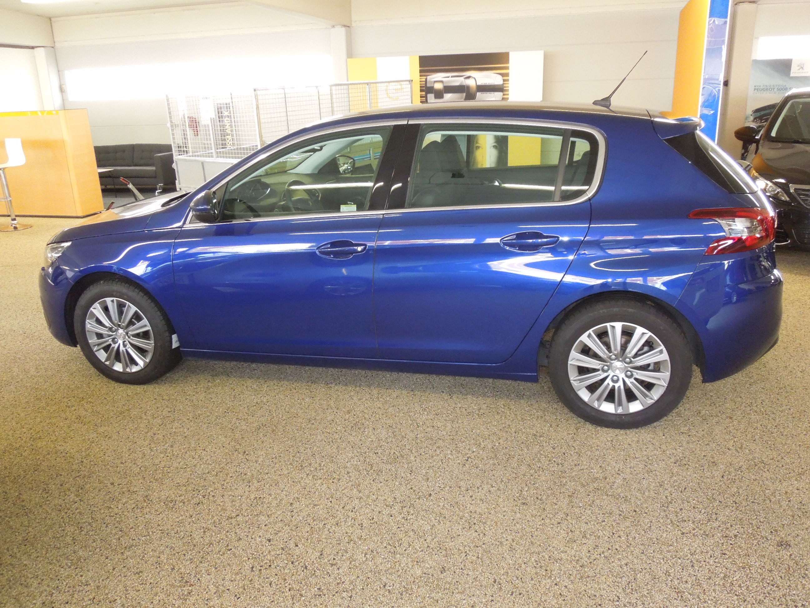 Peugeot 308 2019, bild 2/40