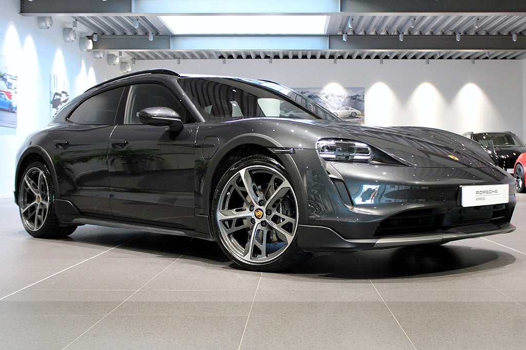 Porsche Taycan 4 Cross Turismo Moms