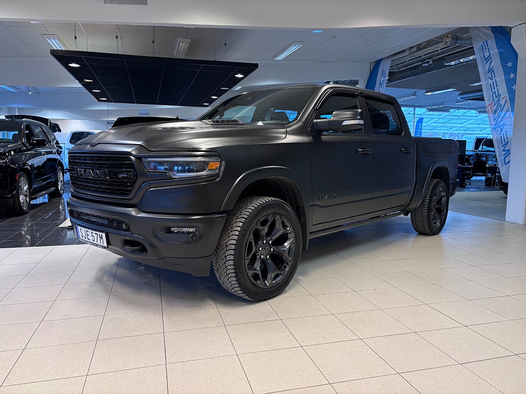 RAM 1500 Limited Night 5.7 HEMI *Folierad*