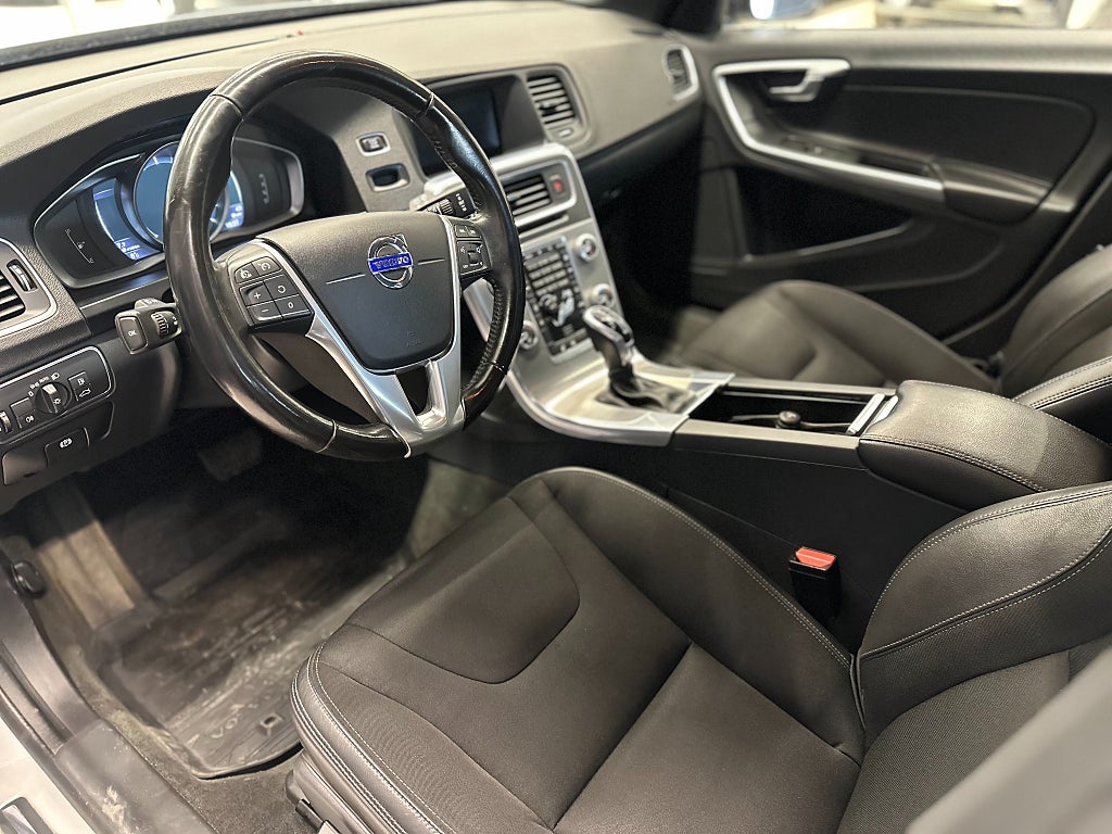 Volvo V60 Cross Country D4 AWD  Momentum/4.99%/Kamrem bytt/Farthållare