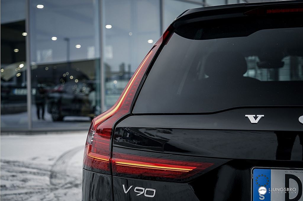 Volvo V90 Recharge T6 AWD Plus Dark