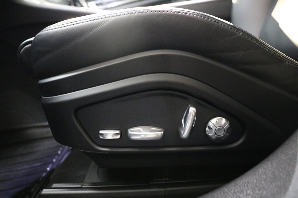 Porsche Panamera 2020 - miniatyr 8