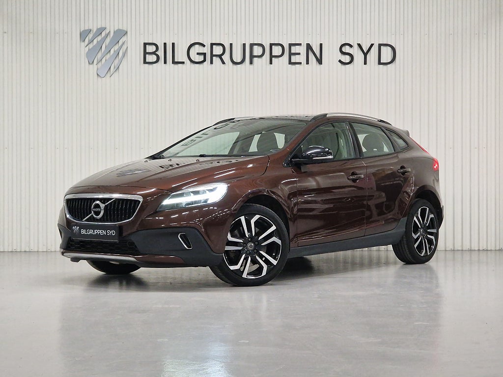 Volvo V40 Cross Country D4 Geartronic Summum|Panorama|Nyservad|Endast 7.339 Mil