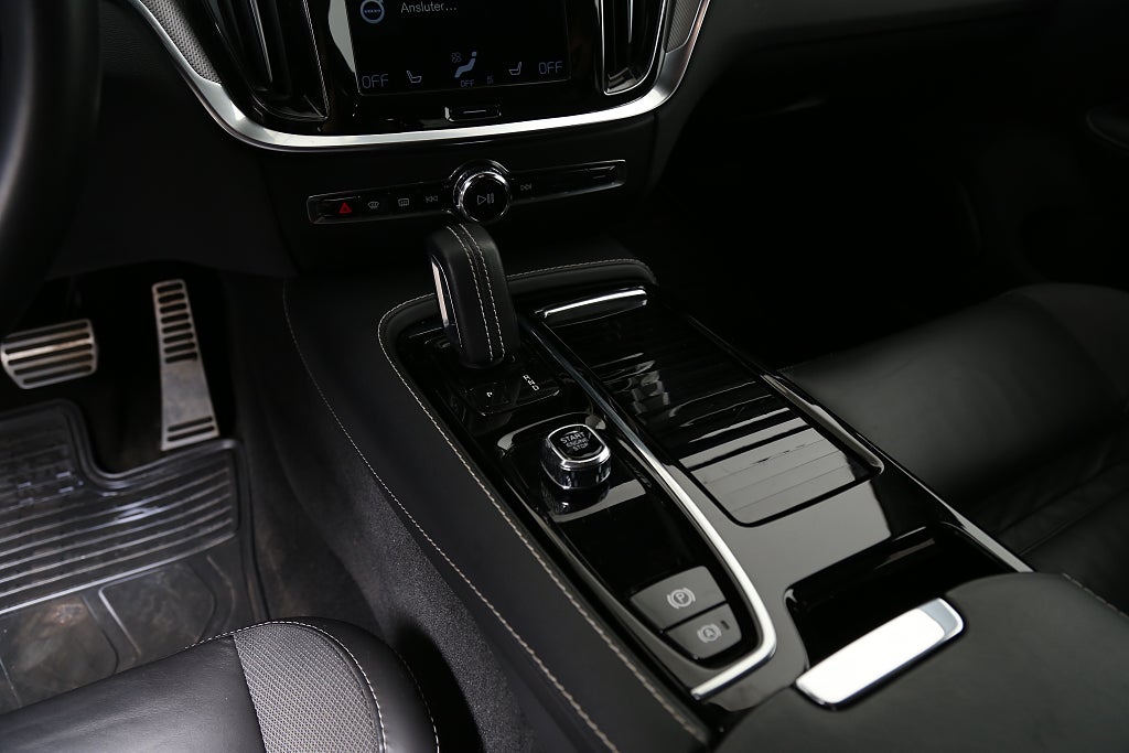 Volvo V60 Recharge T8 392hk R-Design Pro Edition III AWD B&W Pano 2022