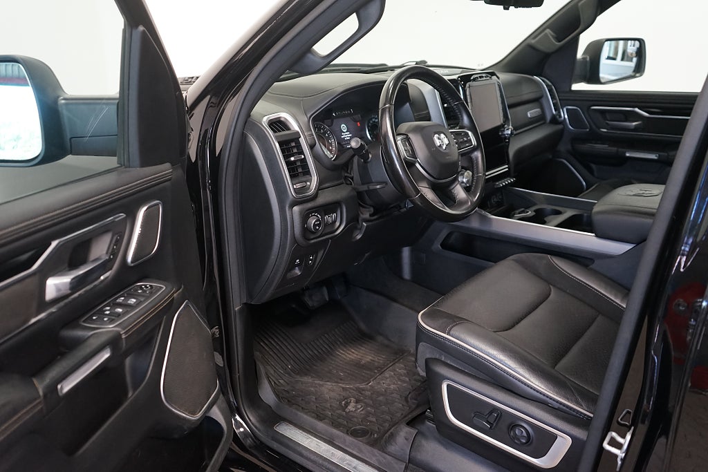 RAM 1500 5.7 V8 HEMI 4x4 Laramie NIGHT 395hk