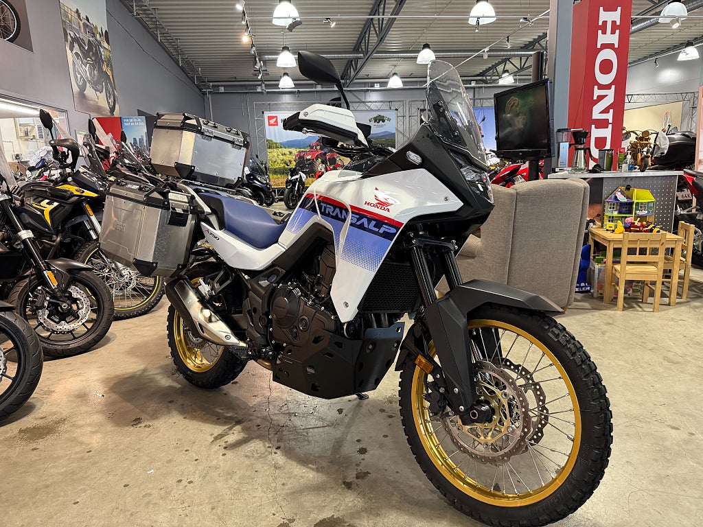 Honda XL750 Transalp #Endast 430mil & Mkt utrustning# 