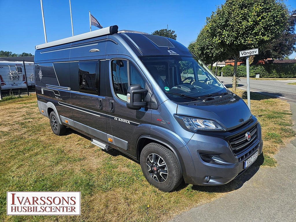 Adria Twin 640 SPX / Dubbelbädd / Dragkrok / 300W Solcell