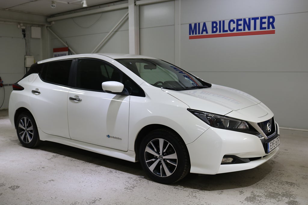 Nissan Leaf 40KW 150HK Lågmil / App Car play / Moms bil 