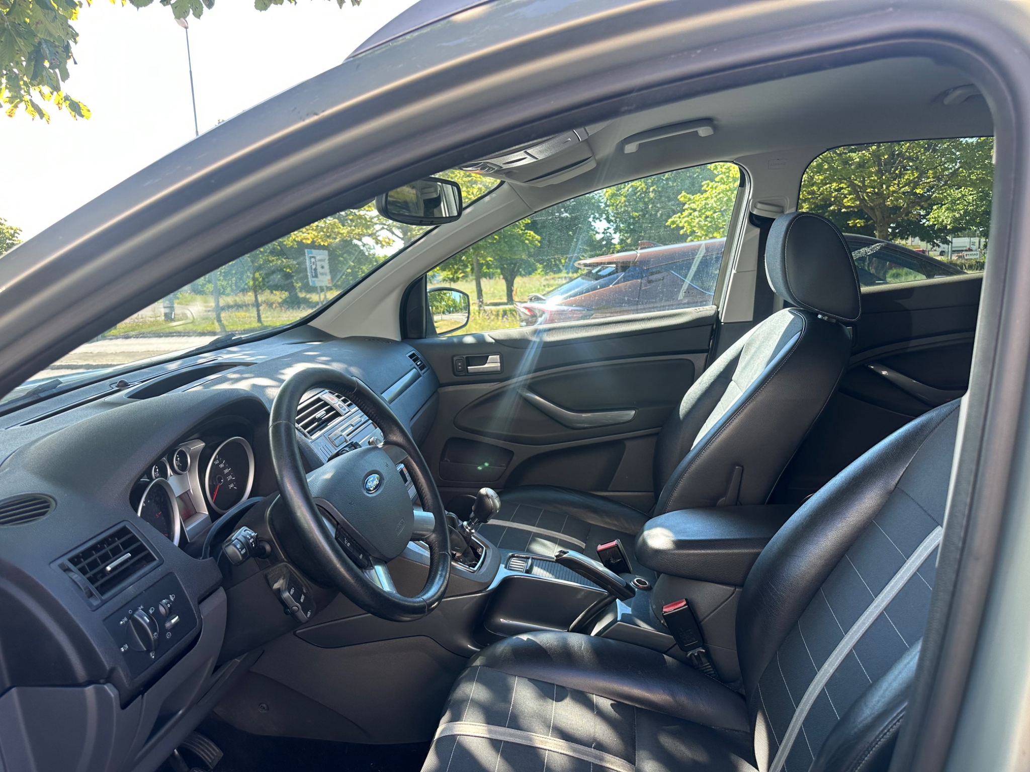 Ford Kuga 2.0 TDCi AWD Euro 4 2009, kuva 6/10