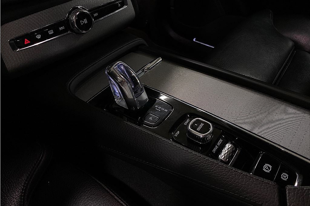 Volvo XC90 T8 AWD Twin engine Insc, 7-sits 407hk Pano VOC 360°, 2 BRUKARE