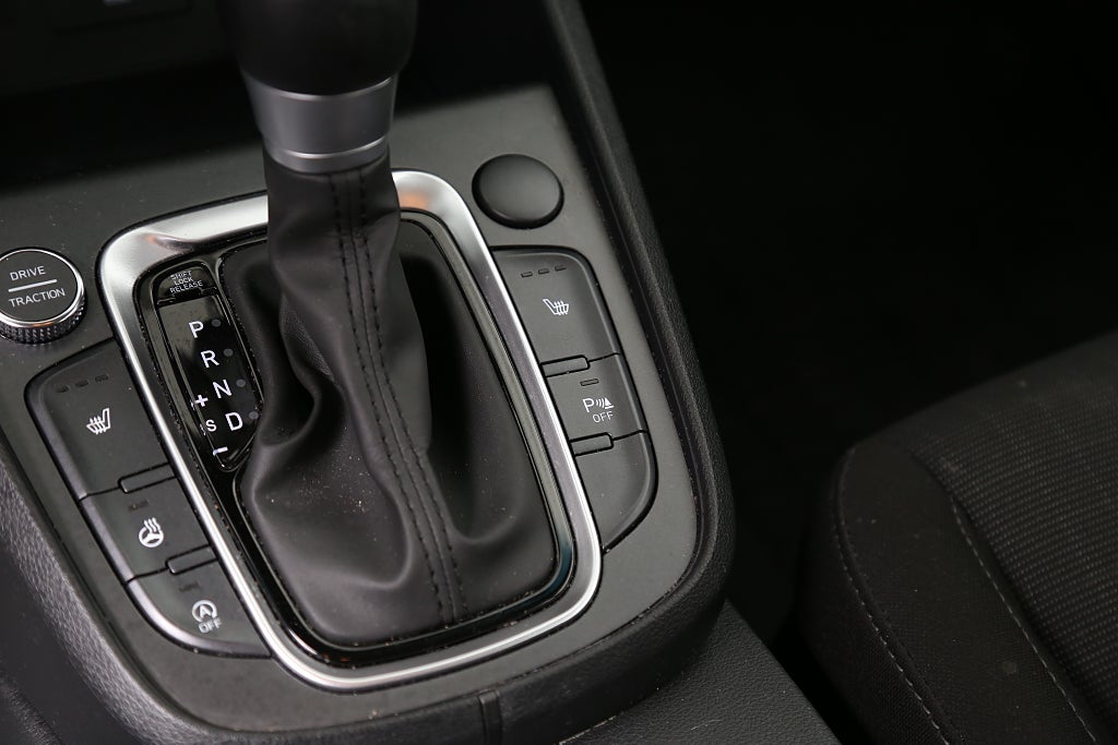 Hyundai Kona 1,0 T-GDI 120hk Essential Aut Kamera Carplay Drag 2023