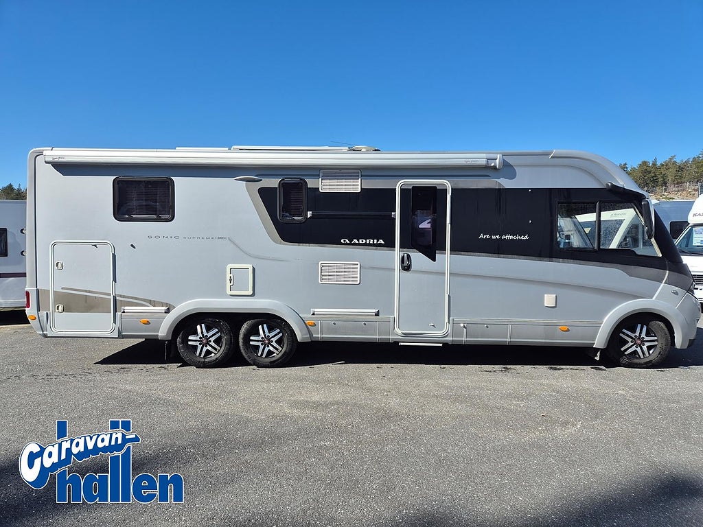Adria Sonic Supreme I 810 SC (AC-bodel/Automa/Kamkedja/Alde/Solpanel)