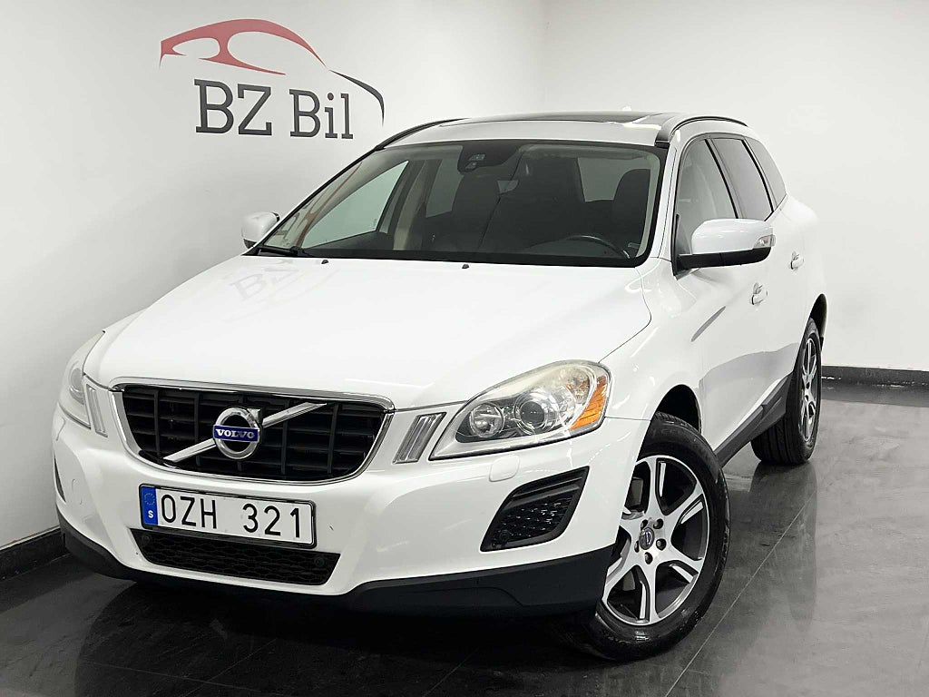 Volvo XC60 D4 AWD Momentum/ PANO/ Drag/ Värmare/ Skinn