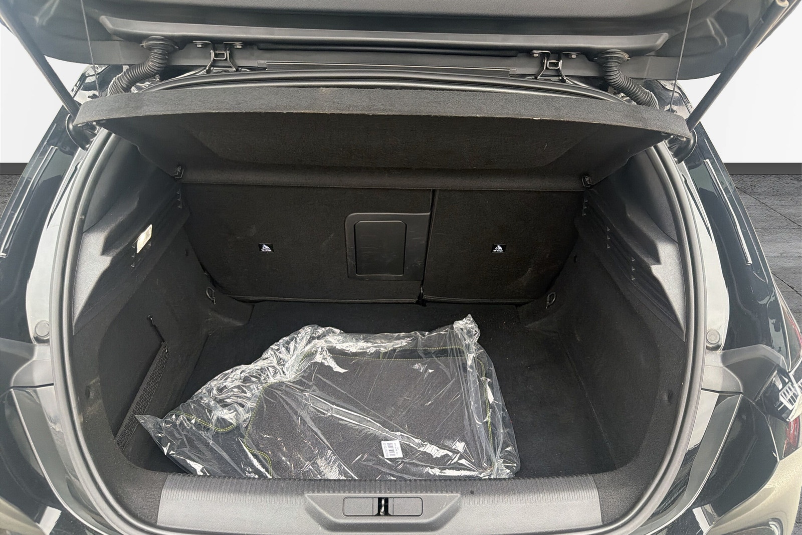 Peugeot 308 1.2 PureTech 130 GT Cockpit Kamera Navi Rattvärme 2023 - miniatyr 15