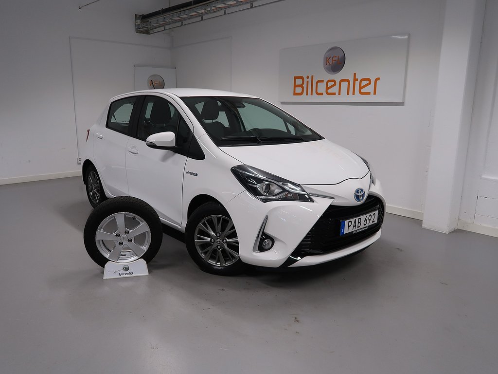 Toyota Yaris Hybrid V-Däck ingår Kamera-Bluetooth-Farthållare-Helljusassistan