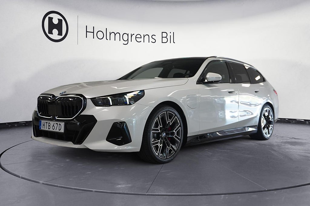 BMW 530e xDrive Touring M-Sport Business Ed Pro B W Pano DAP