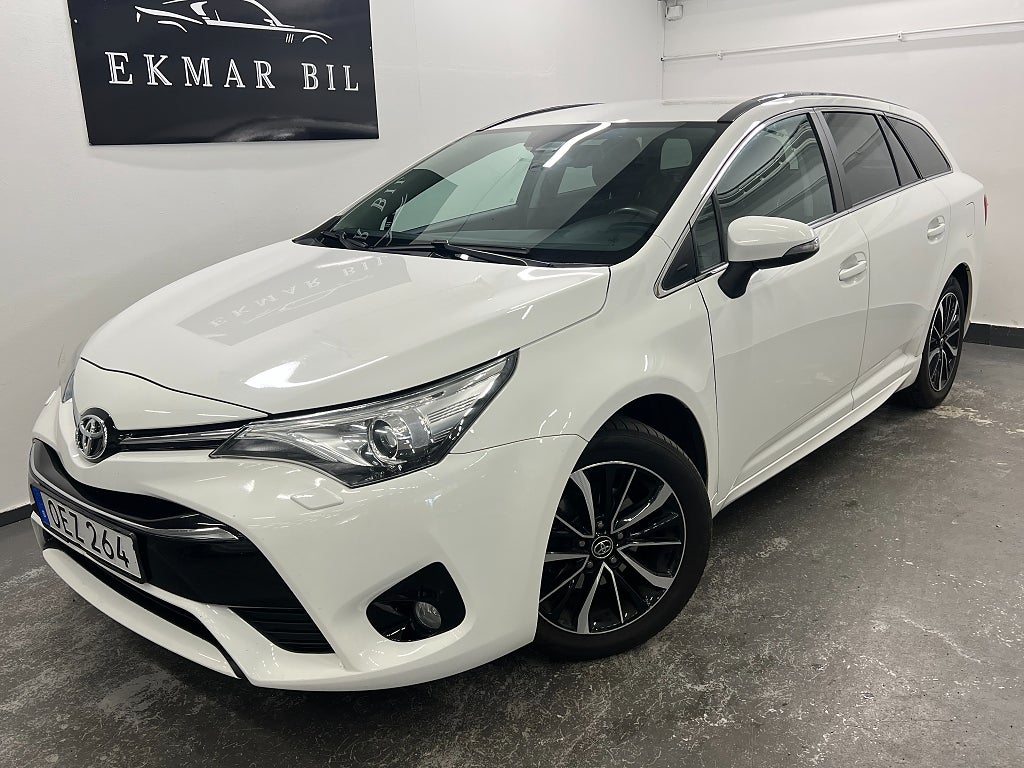Toyota Avensis Kombi 1.8|Ny-serv|Ny-bes|Drag|B-kam|Navi