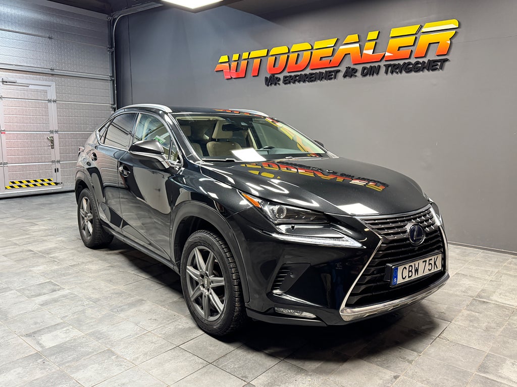 Lexus NX 300h AWD 2.5 AWD E-CVT Executive 197hk