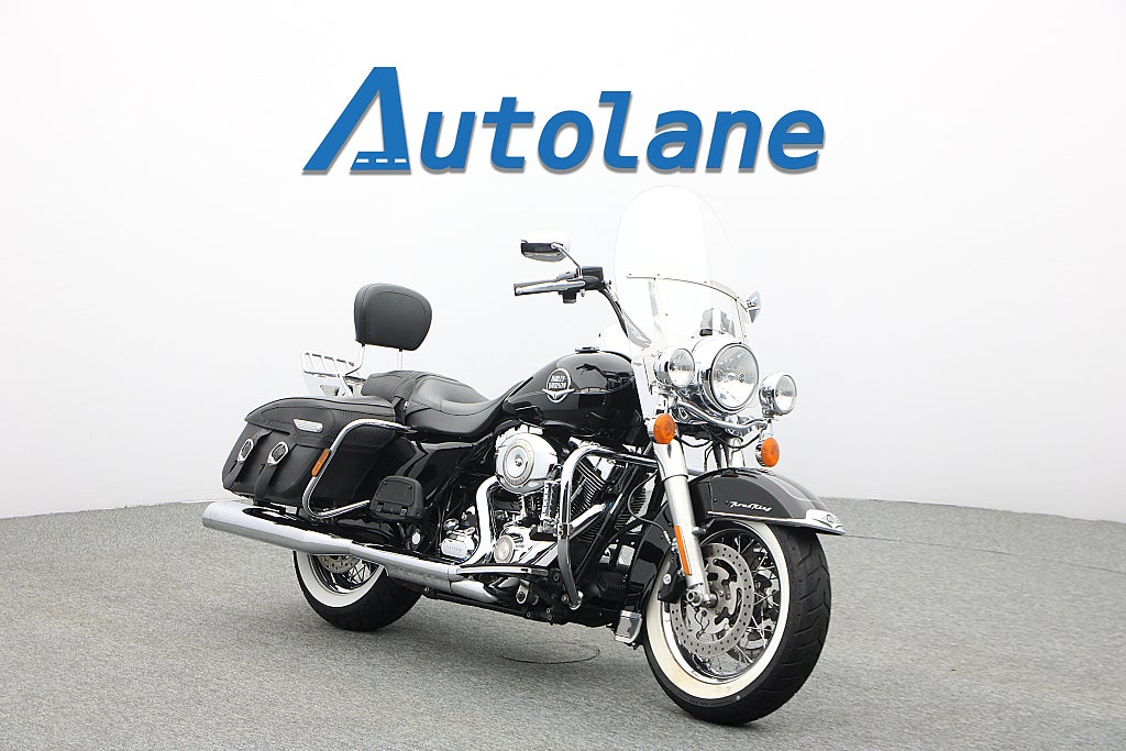 Harley-Davidson Road King Classic* Nyservad* Nya däck Vance & Hines Svensksåld