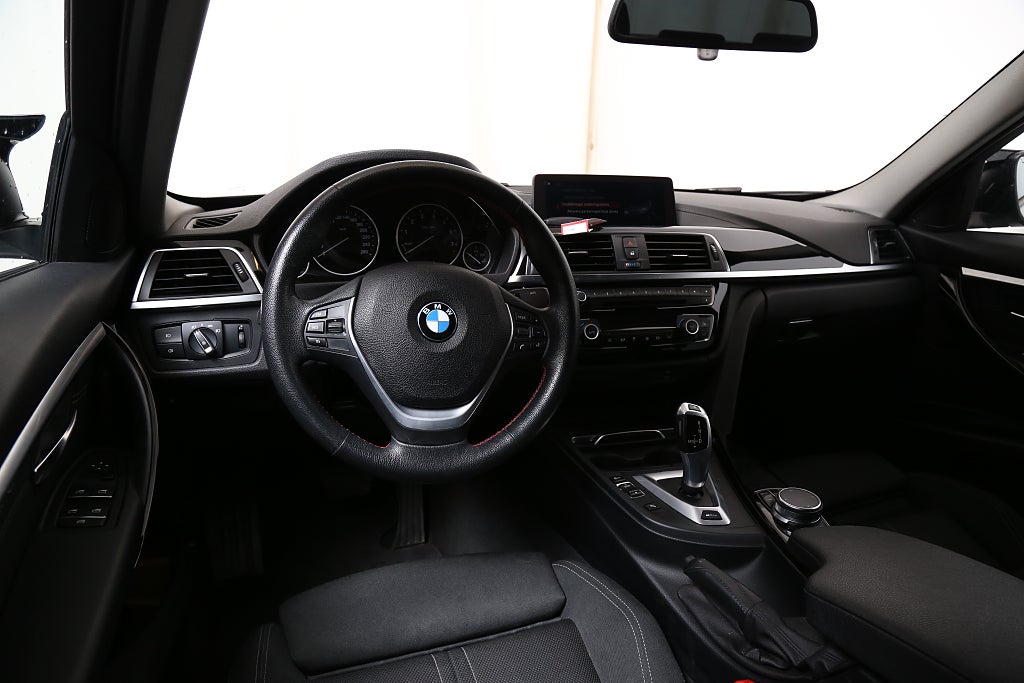 BMW 330e Sport line Sedan 252hk | Navi | Hi-Fi | P-Sen | BT | 2018