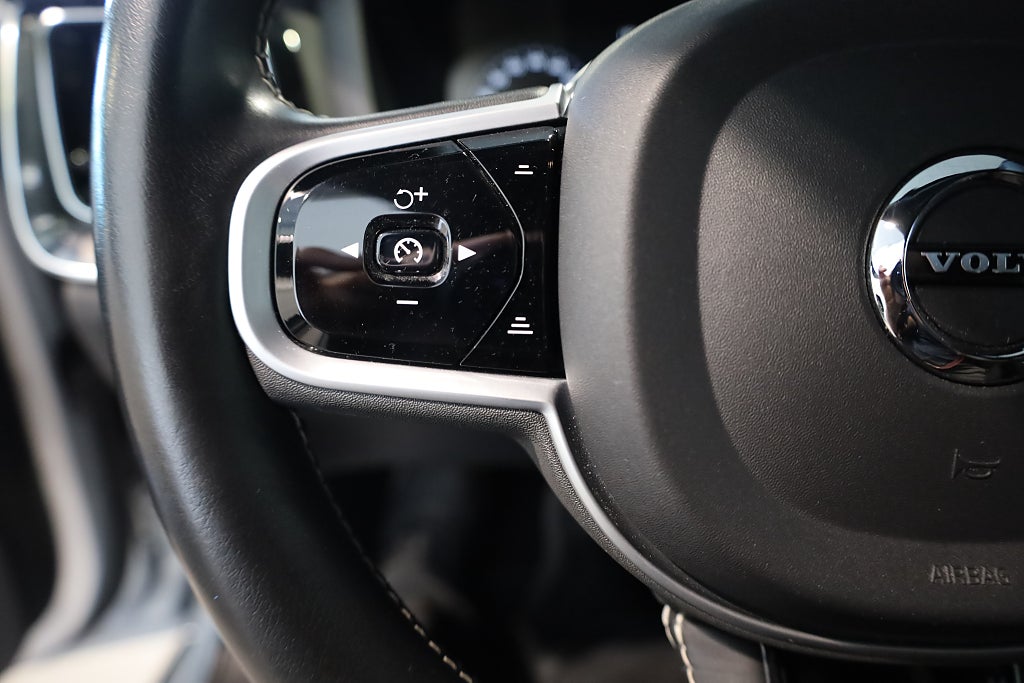 Volvo V60 B4 Geartronic R-Design B&W Navi Kamera VOC CarPlay