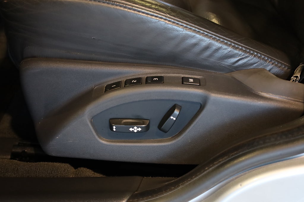 Volvo V70 D5 AWD Geartronic Summum Lucka Drag Navi Värmare