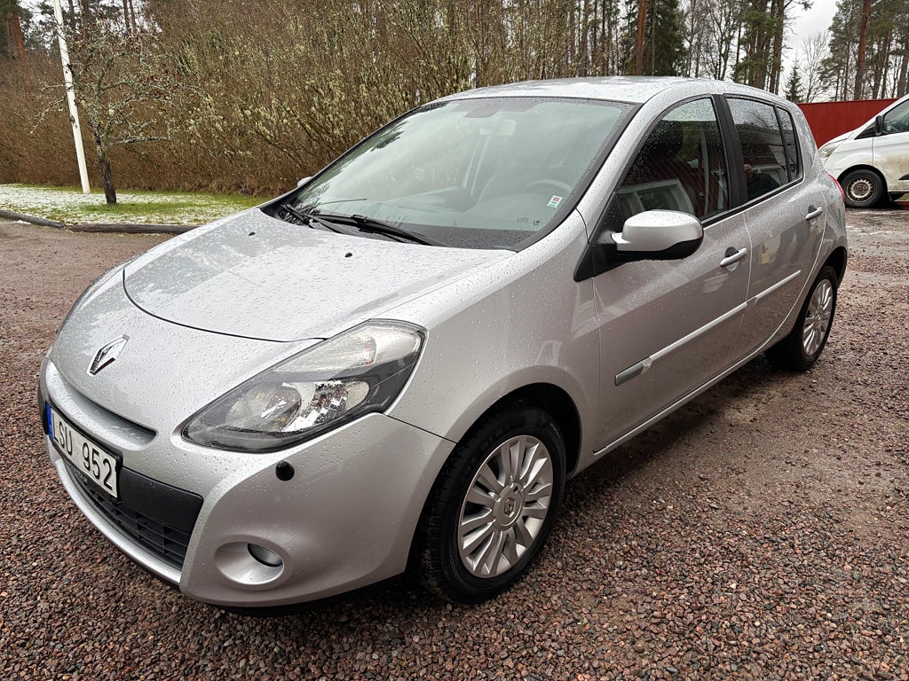 Renault Clio ( Bokad ) 5-dörrars Halvkombi 1.2 E85 / Endast 5400 mil