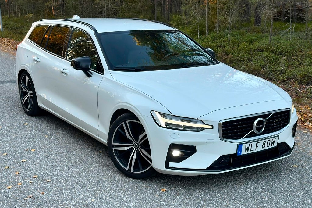 Volvo V60 D4 AWD Geartronic R-Design|Dragkrok|Svart innertak|VoC