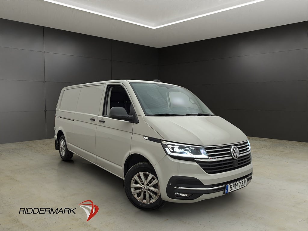 Volkswagen Transporter L2 4M Värm Drag B-Kamera CARPLAY Moms