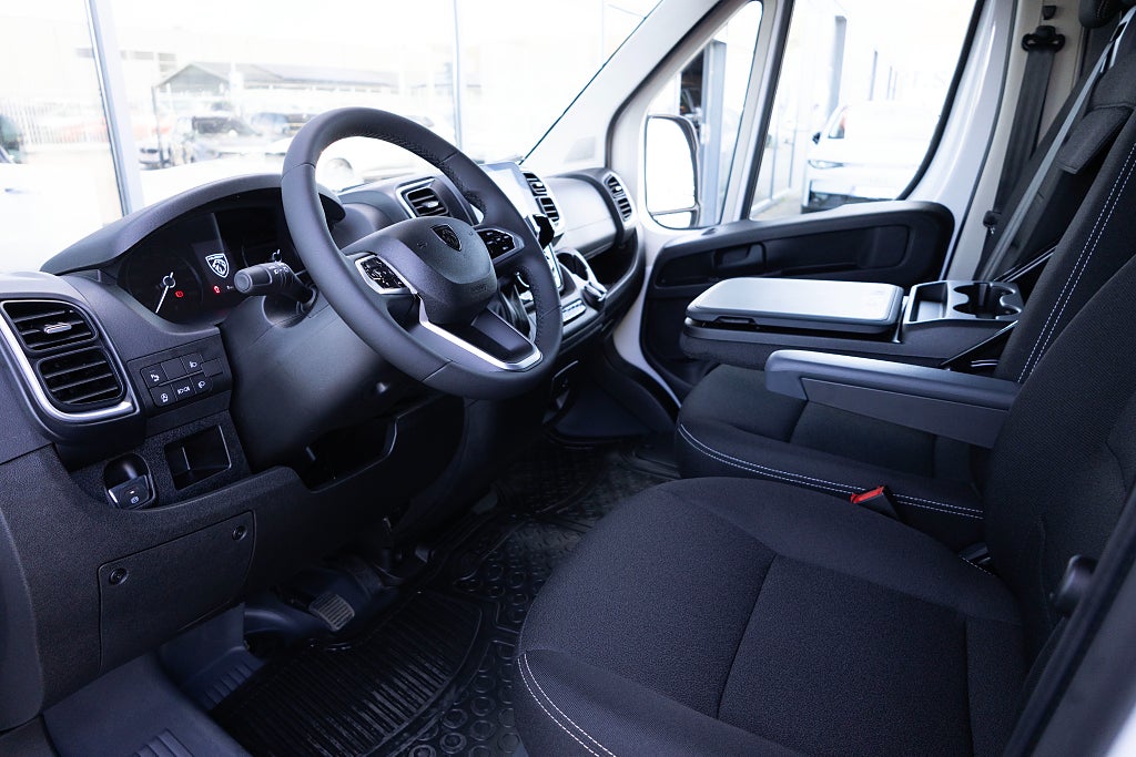Peugeot Boxer Skåpbil 335 2.2 140 hk BlueHDi  L3H2 *DEMO*