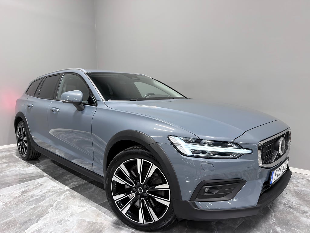 Volvo V60 Cross Country B4 AWD Plus/Drag/Skinn/Värmare/GPS/Kamera