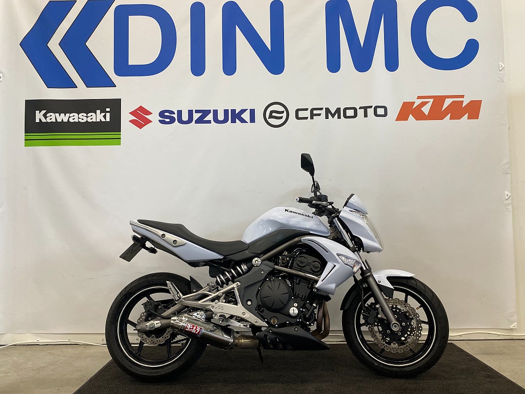 Kawasaki Er-6n "nyservad - Yoshimura slipon"