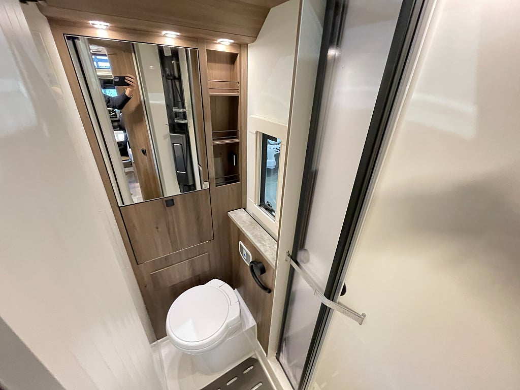 Kabe  Novum Compact 720 LXL / ALDE / Ugn / B-kort / Litium /   - Kabe