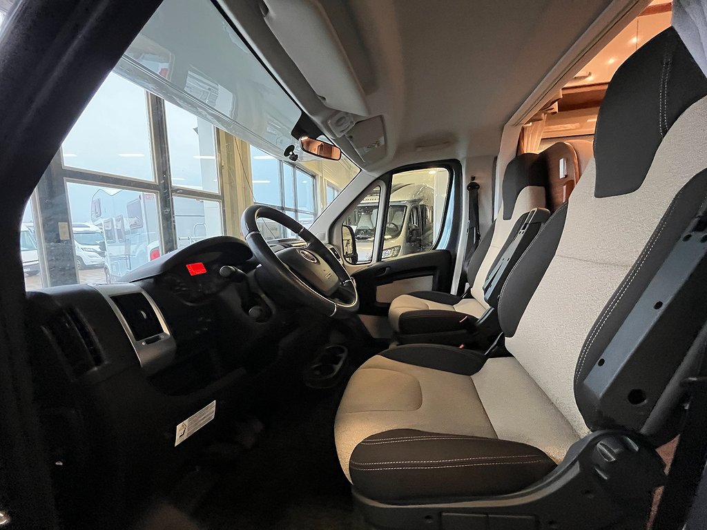 Elnagh Baron 22  / Automat / AC bodel / 7 bältad / B-körkort - Elnagh