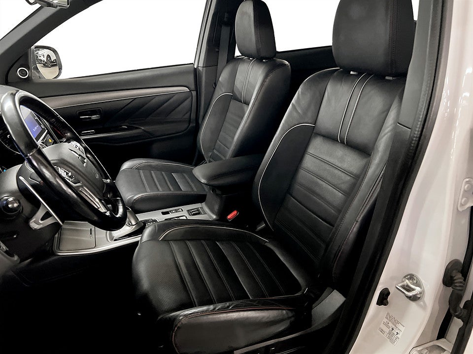 Bild på Mitsubishi Outlander S-Edition PHEV 203hk Aut 4WD B-KAMERA RATTVÄRME